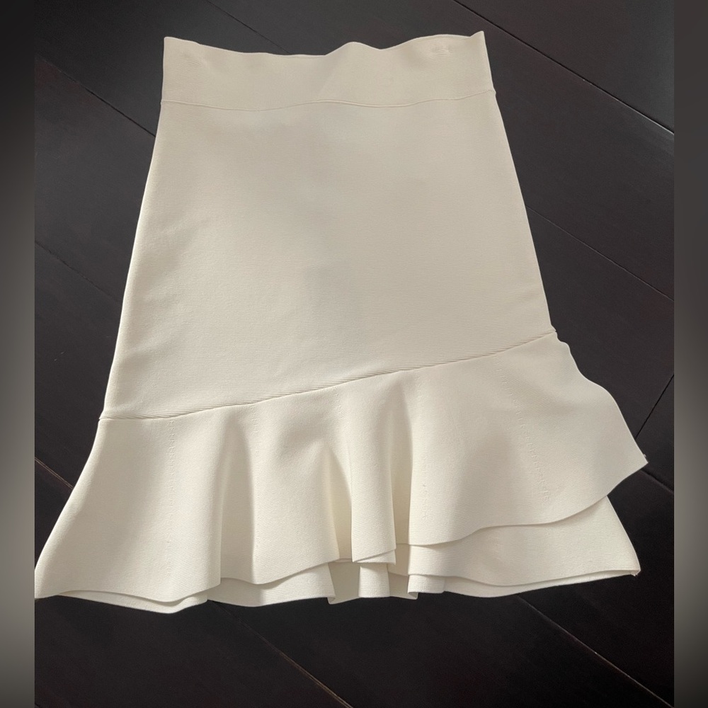 BCBG white  Women's Skirt with ruffle hem